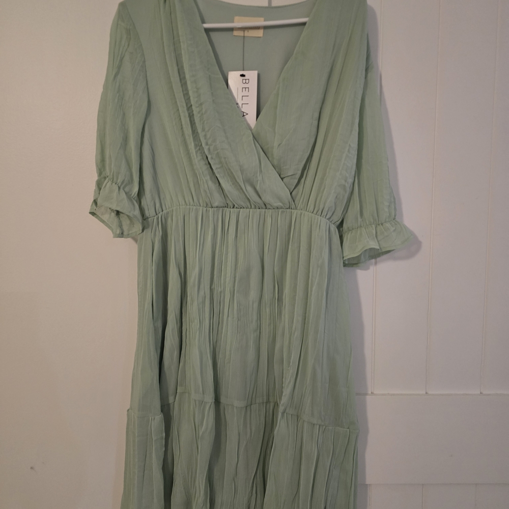NWT Bella Ella Boutique Women's Sage Green Midi Dress